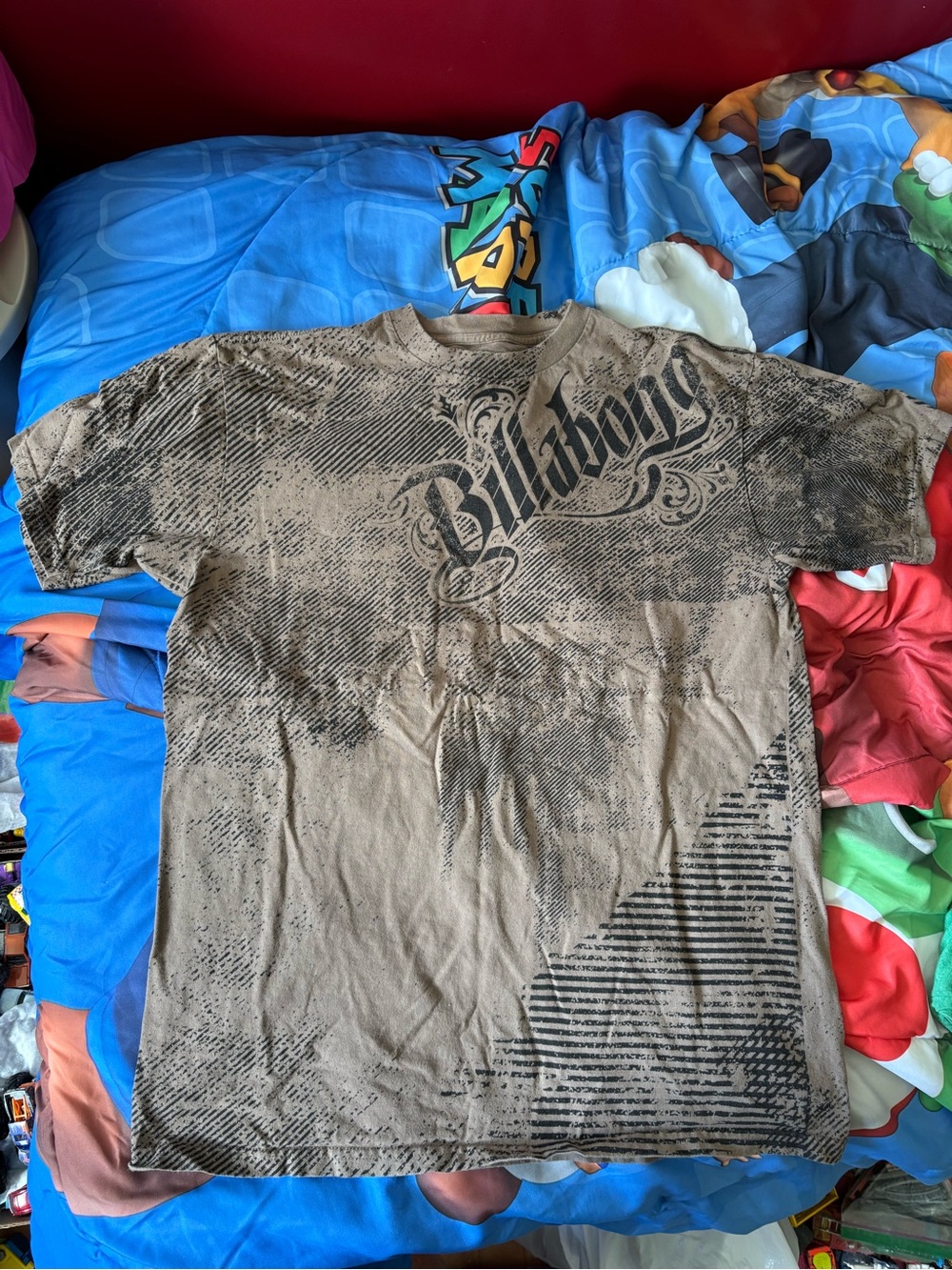 Billabong Men's Brown and Black Graphic Short Sleeve Tee y2k